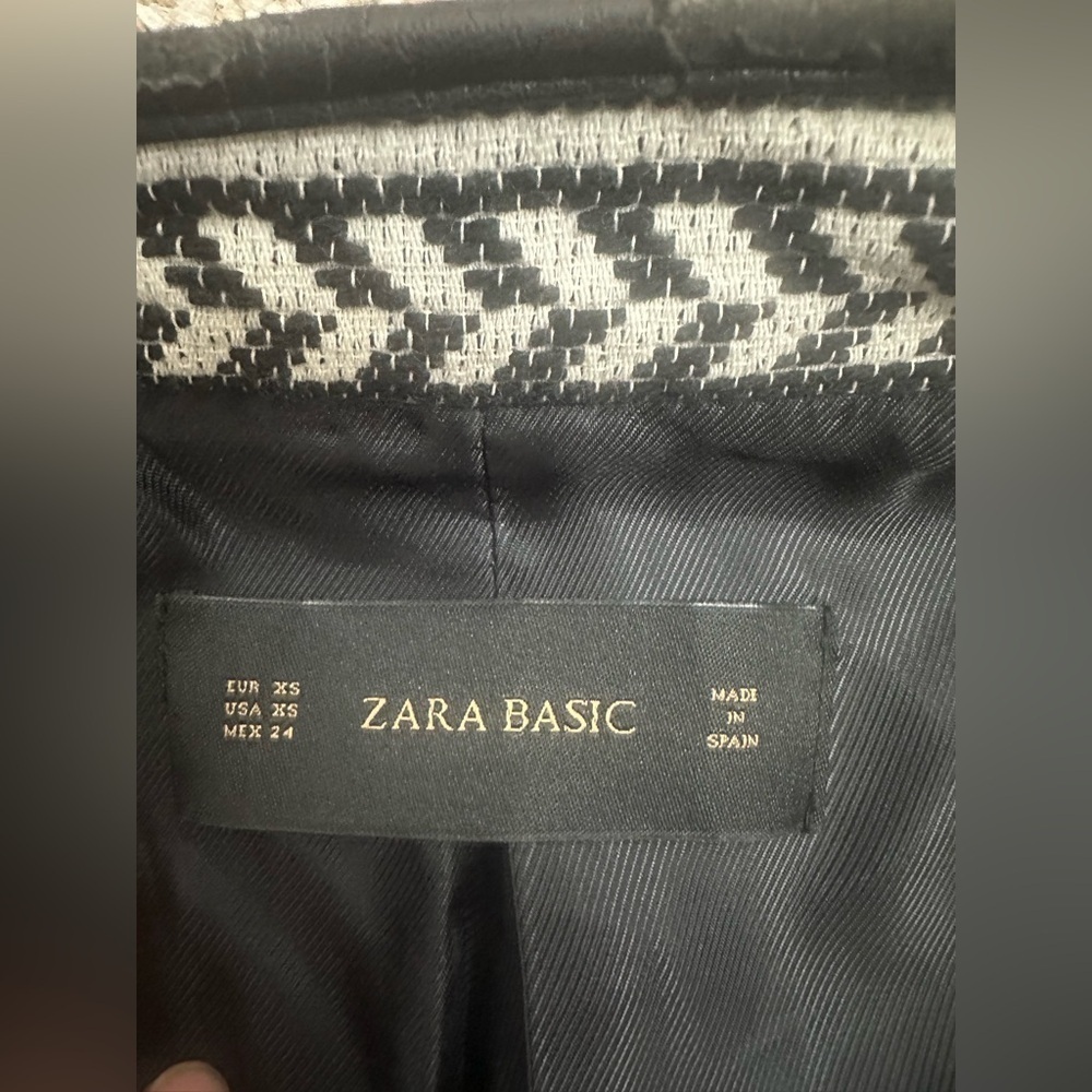 Zara Black and White Geometric Cape size XS - Picture 2 of 11